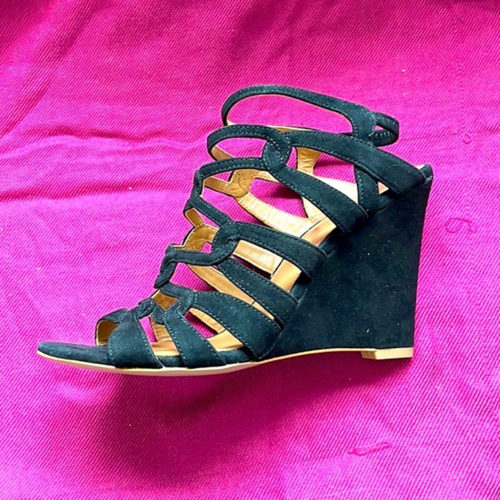 NIB!  Tahari Gorgeous Black Suede Leather Meredith Wedge Sandals.  Size 8.